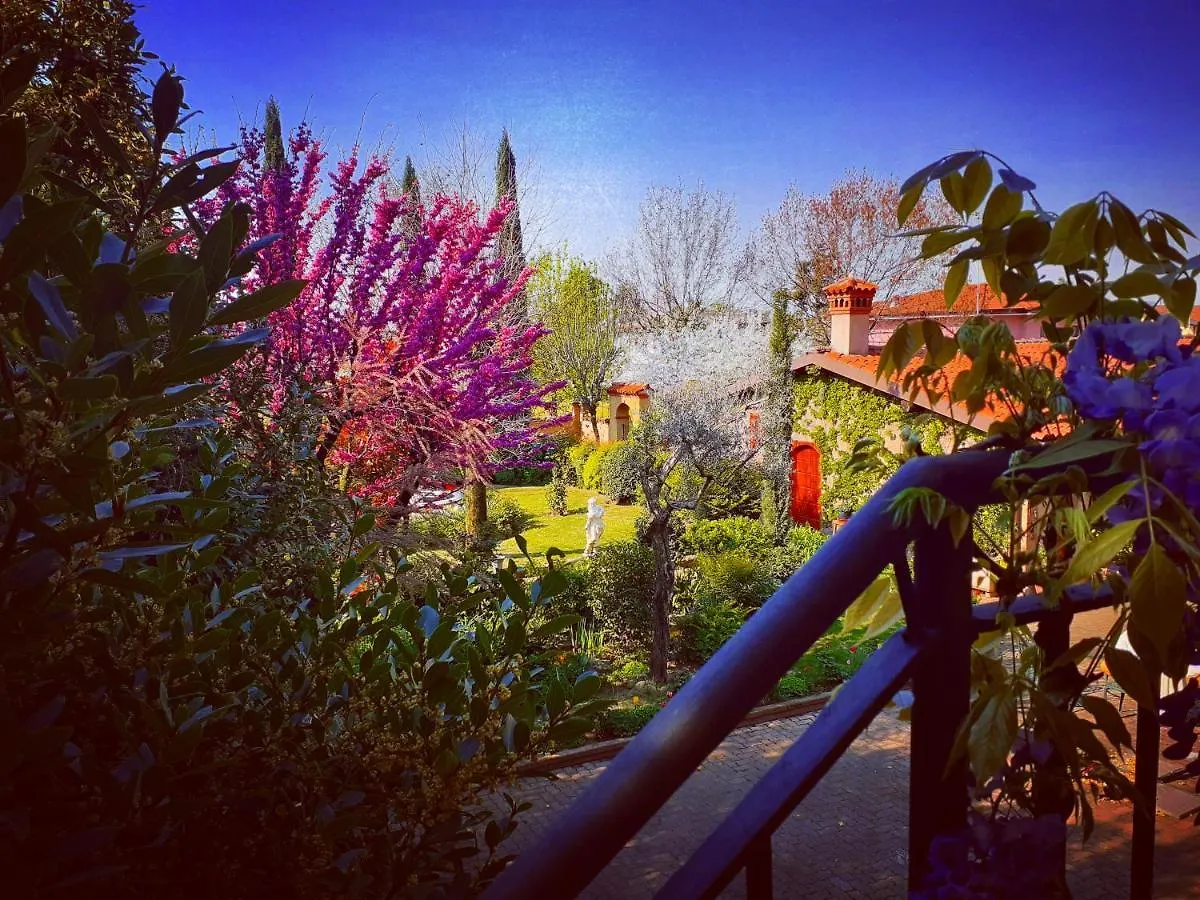 *** Bed & Breakfast Cascina CORTEPRIMAVERA, B&B del Baliot Passirano Italia